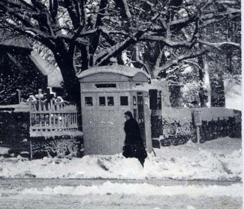 Police box outside Church 1950
