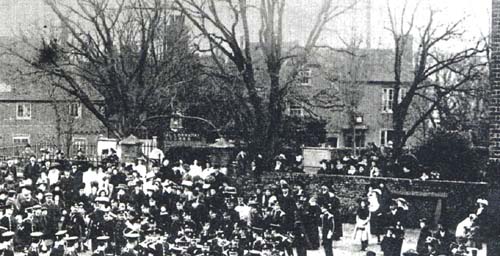 Commemoration 1919 - Ivy House behind